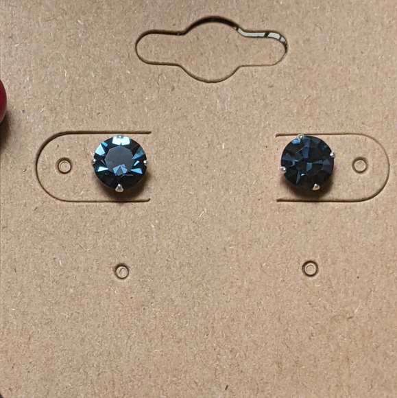 Round Crystal Silver Stud Earrings - Picture 3 of 4